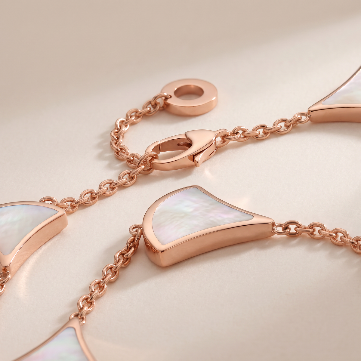 Diva's Dream Fan 5 Motifs Mother Of Pearl Bracelet