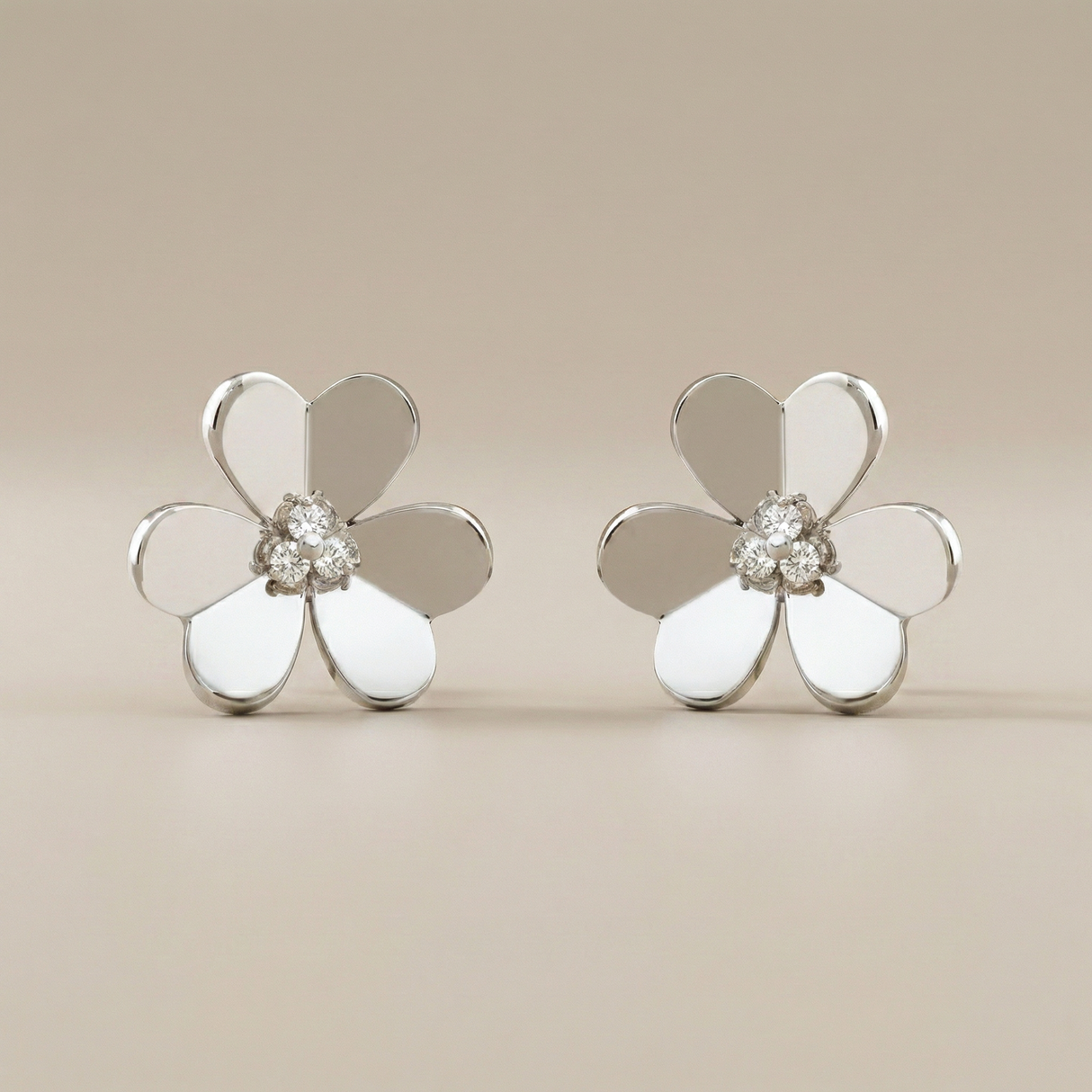 Frivole Large Flower Diamonds Earrings
