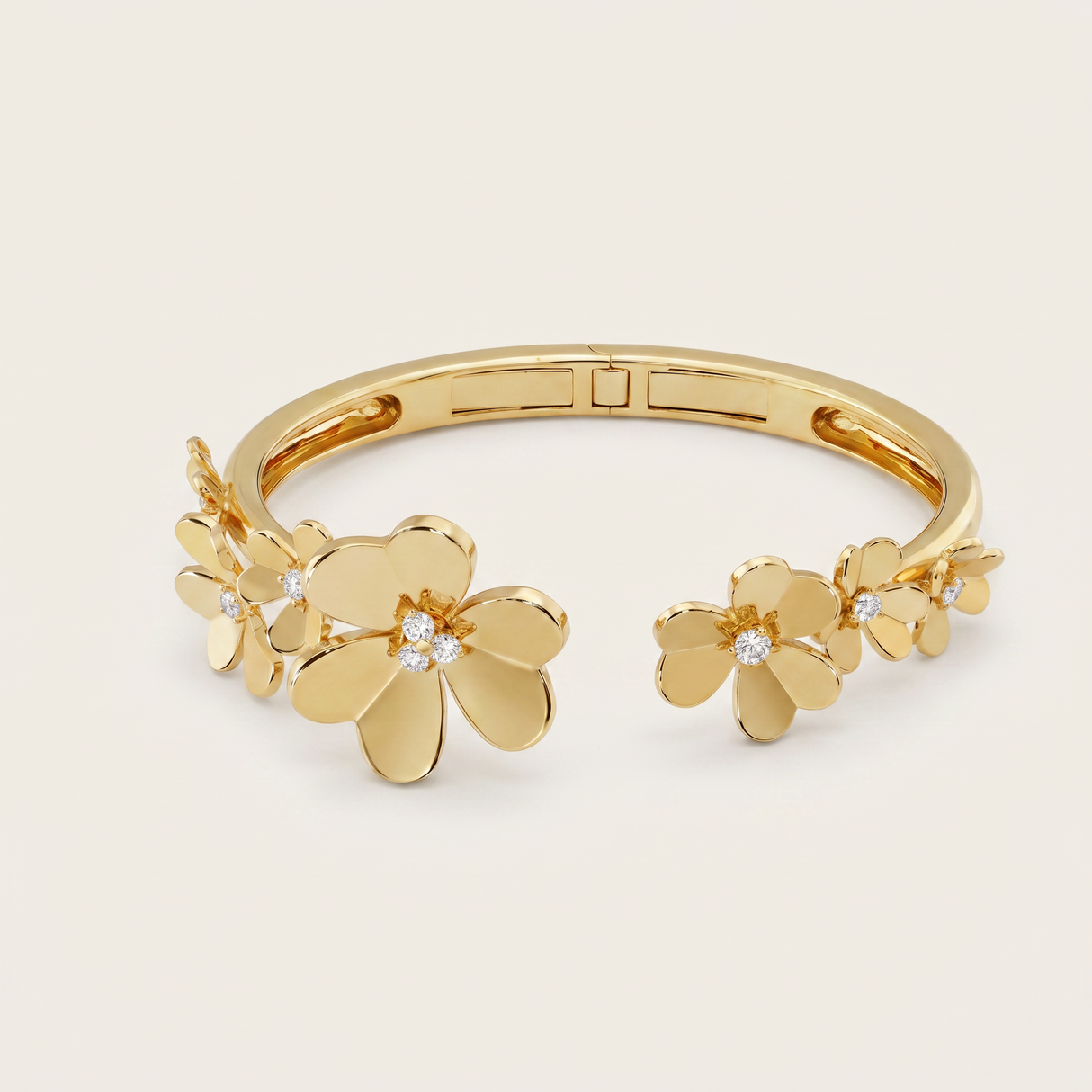 Frivole Seven Flowers With Diamonds Bracelet