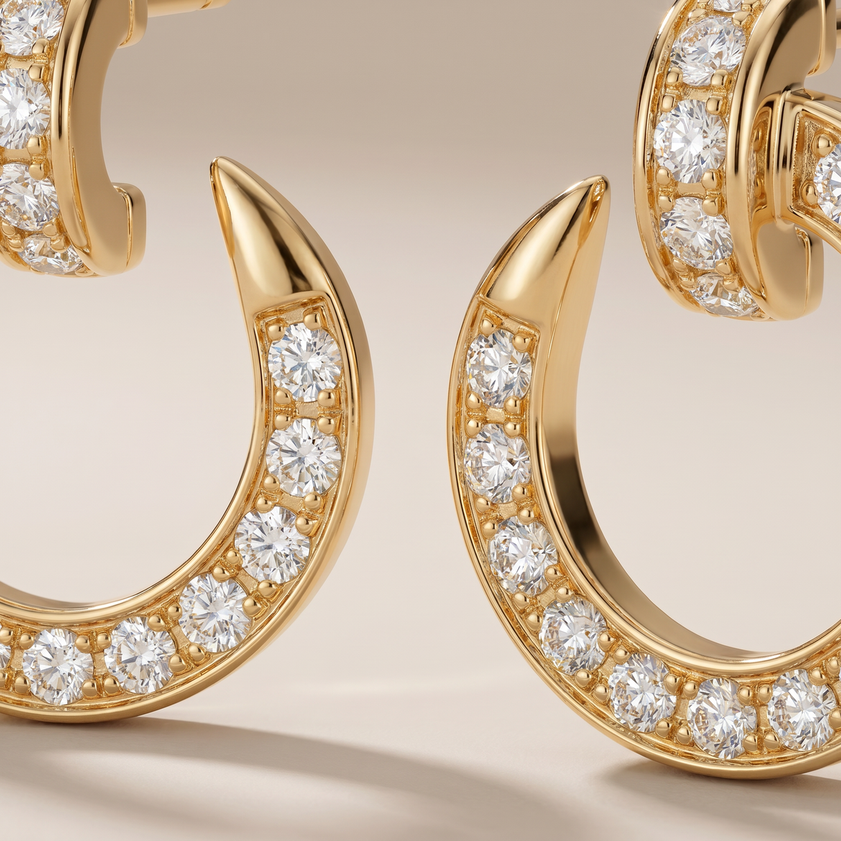 Juste Un Clou Pavé Diamonds Small Hoop Earrings