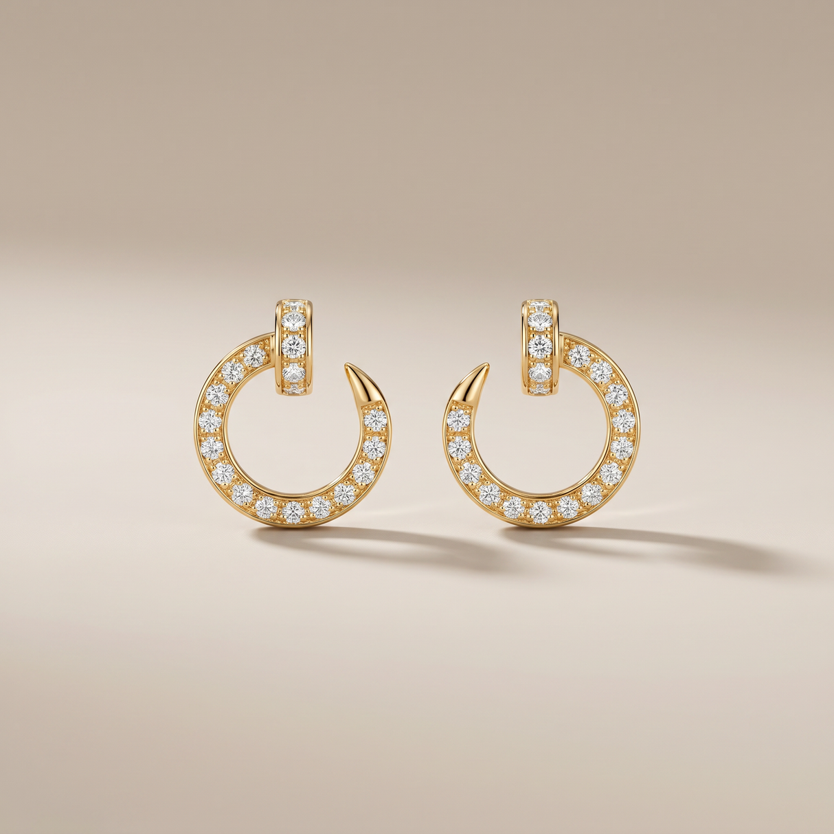 Juste Un Clou Pavé Diamonds Small Hoop Earrings