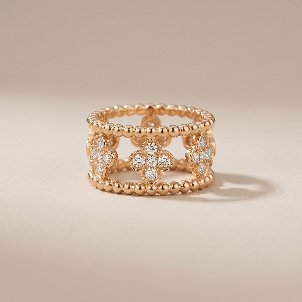 Perlée Clover Band Ring