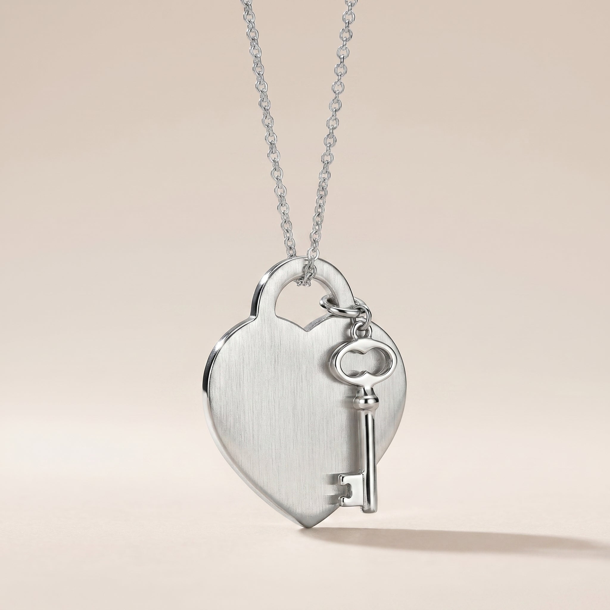 Heart IN KEY Pendant チェーン付き Silver925 Heart & Key Pendant Necklace – Pikoja