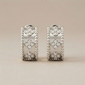 Perlée Clovers Diamonds Hoop Earrings