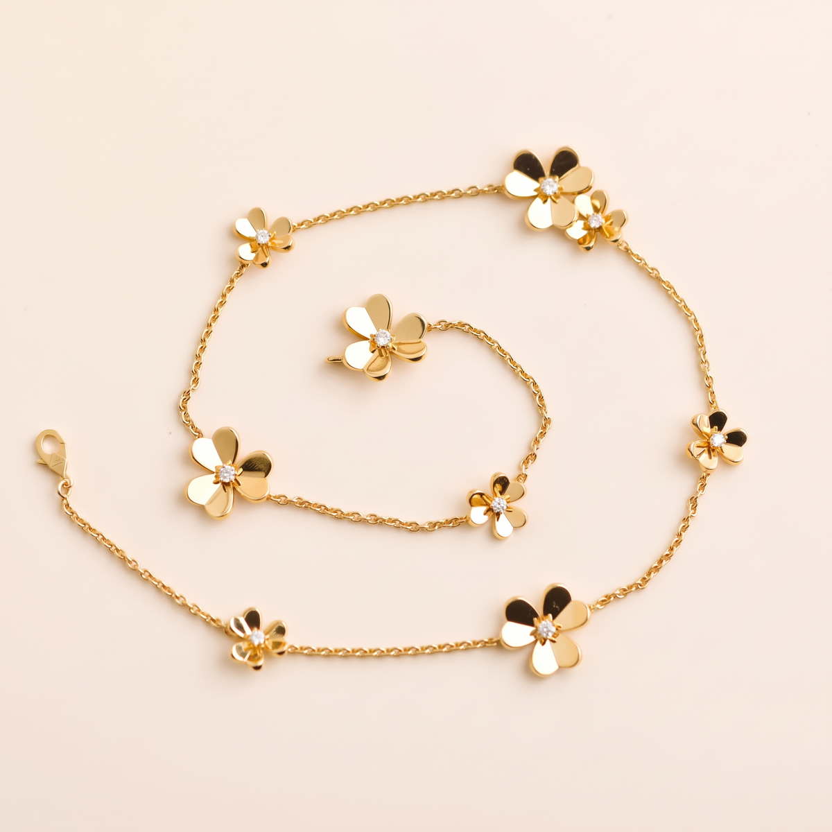 Frivole 9 Flowers Mini Model Necklace