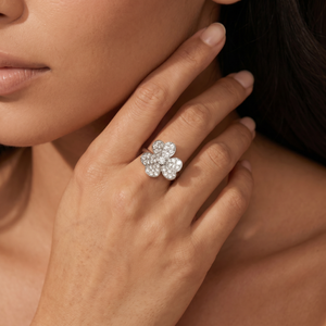 Frivole Flower Pavé Diamonds Ring