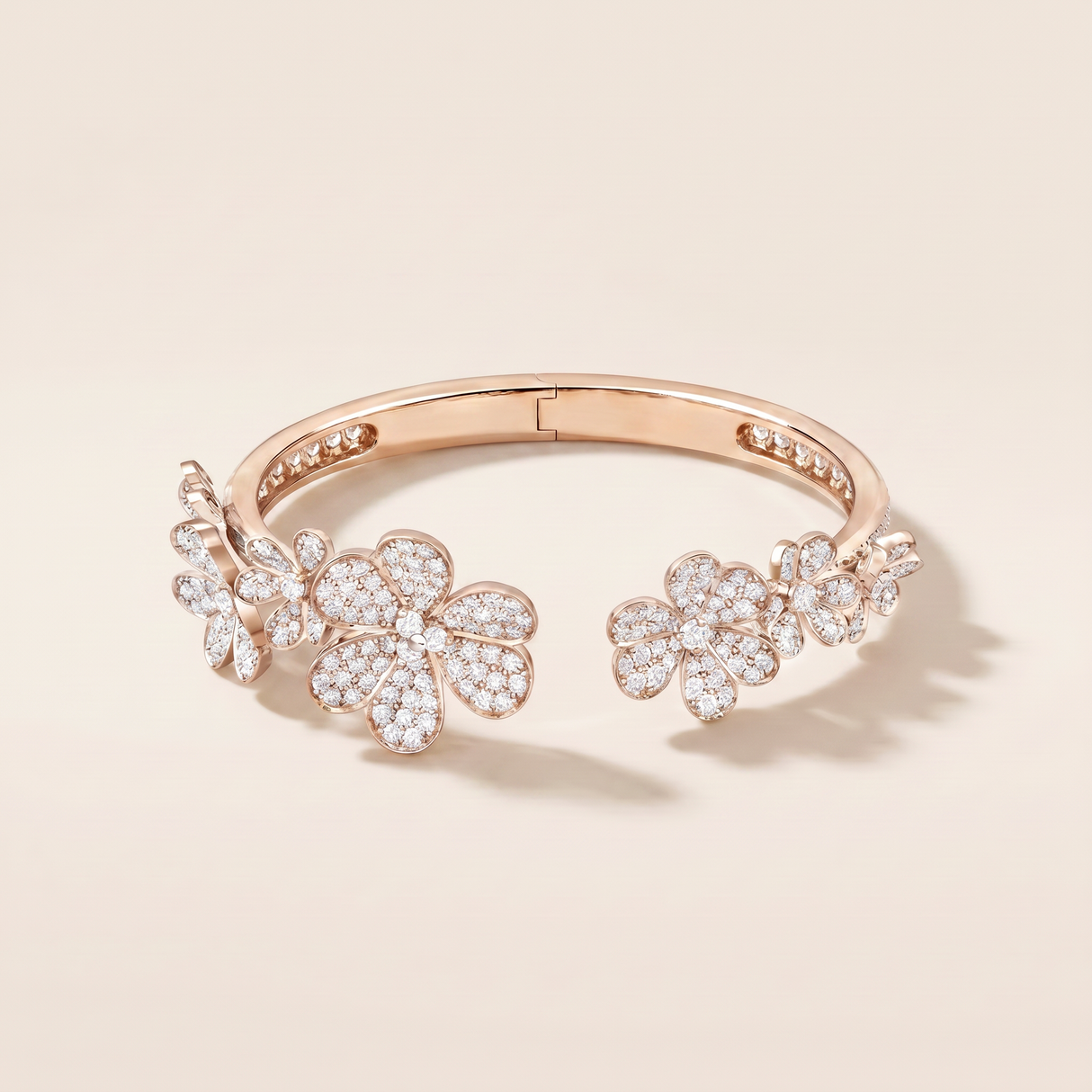 Frivole Seven Flowers Pavé Diamonds Bracelet