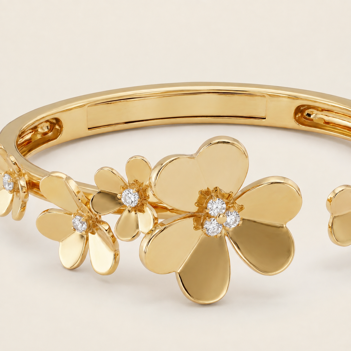 Frivole Seven Flowers With Diamonds Bracelet
