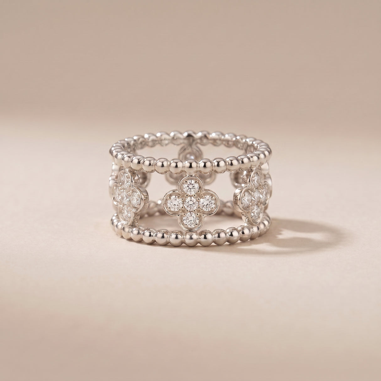 Perlée Clover Band Ring