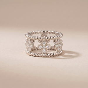 Perlée Clover Band Ring