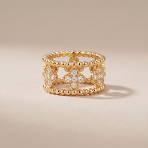 Perlée Clover Band Ring