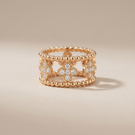 Perlée Clover Band Ring
