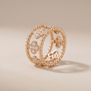 Perlée Clover Band Ring