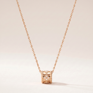 Perlée Diamonds Clovers Pendant Necklace