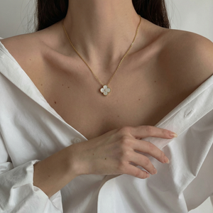 Sweet Alhambra Clover Necklace