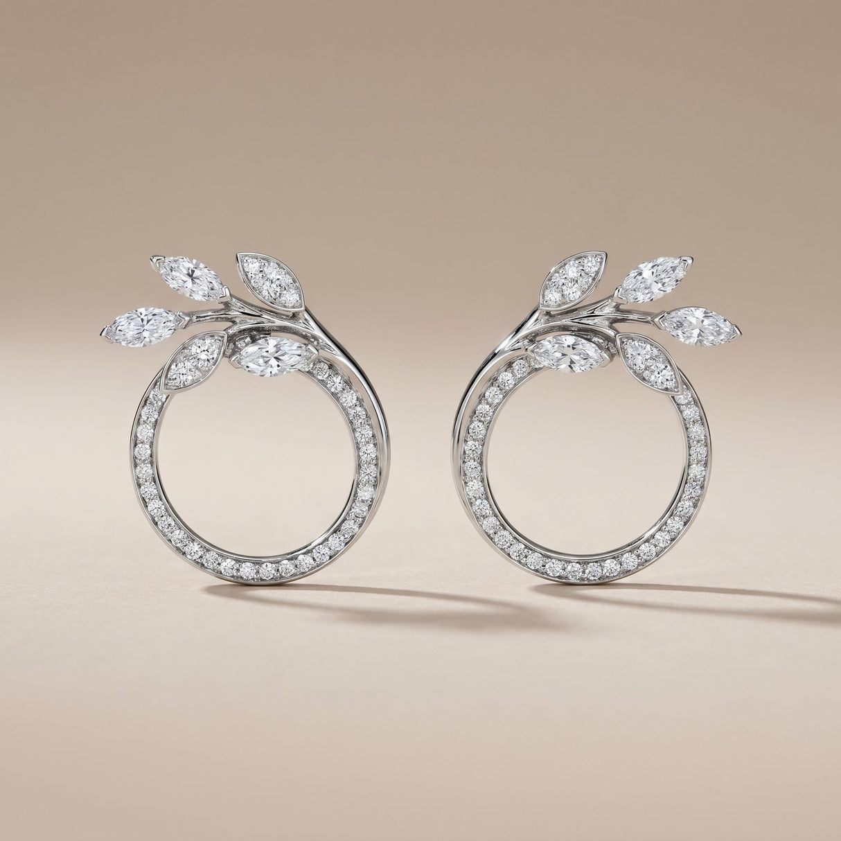 Vine Circle Pavé Diamonds Earrings