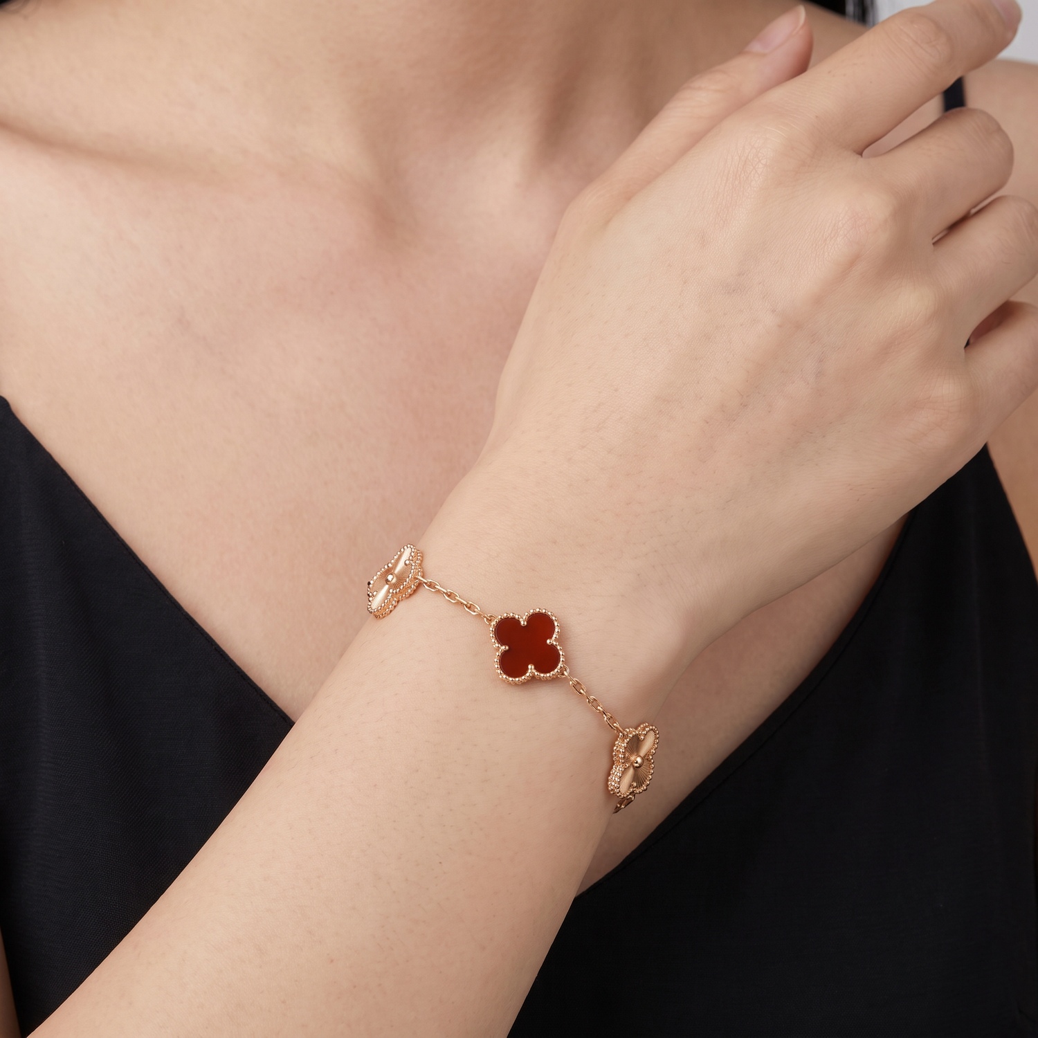 Vintage Alhambra Fluted And Carnelian Clover 5 Motifs Bracelet